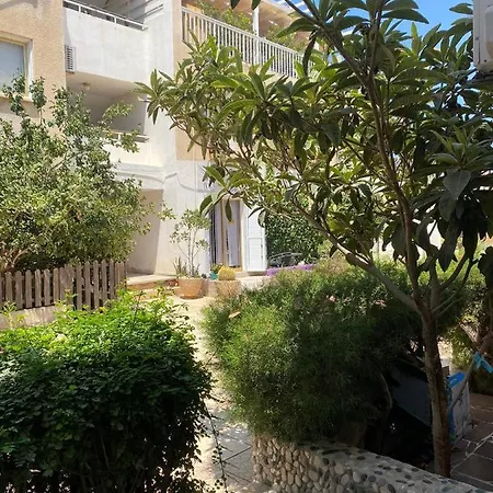 With Oleg C17 Appartement Paralímni