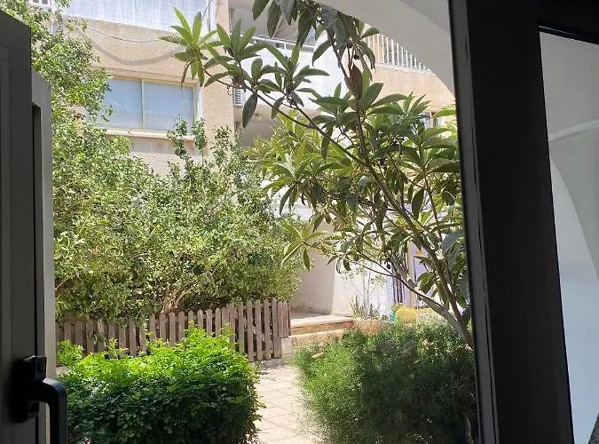 With Oleg C17 דירה